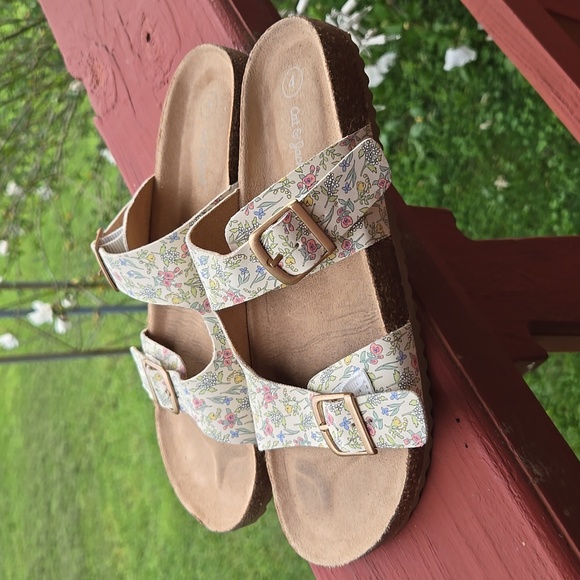 Cat & Jack Drew Kids Girls Floral Buckle Bermuda Sandals SZ 4 Very Nice Cond - Picture 3 of 5